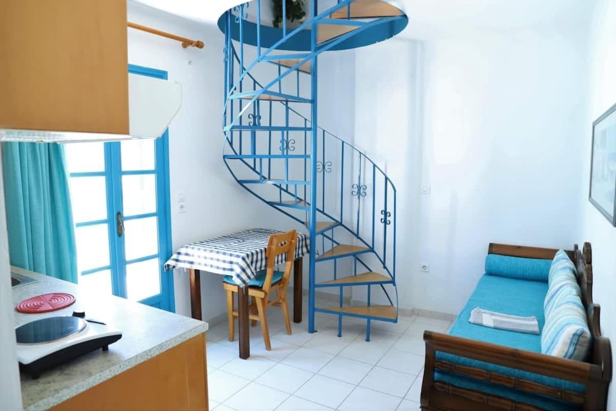 Santorini Seaside Retreat - Flora'S Summer Escape Períssa Extérieur photo