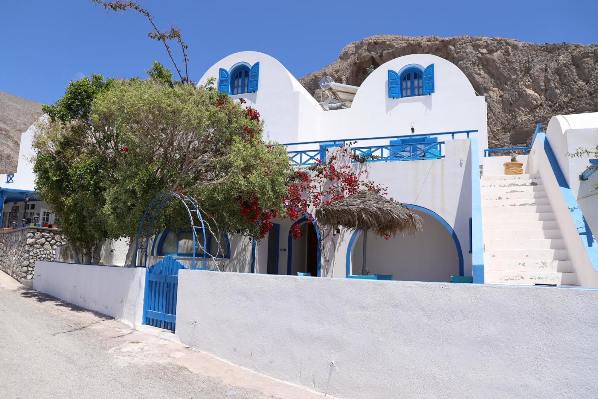 Santorini Seaside Retreat - Flora'S Summer Escape Períssa Extérieur photo