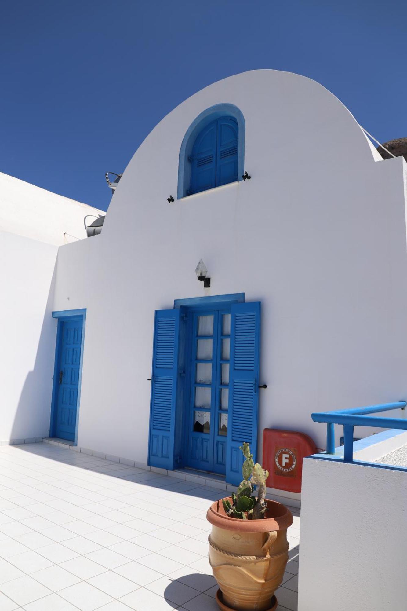 Santorini Seaside Retreat - Flora'S Summer Escape Períssa Extérieur photo