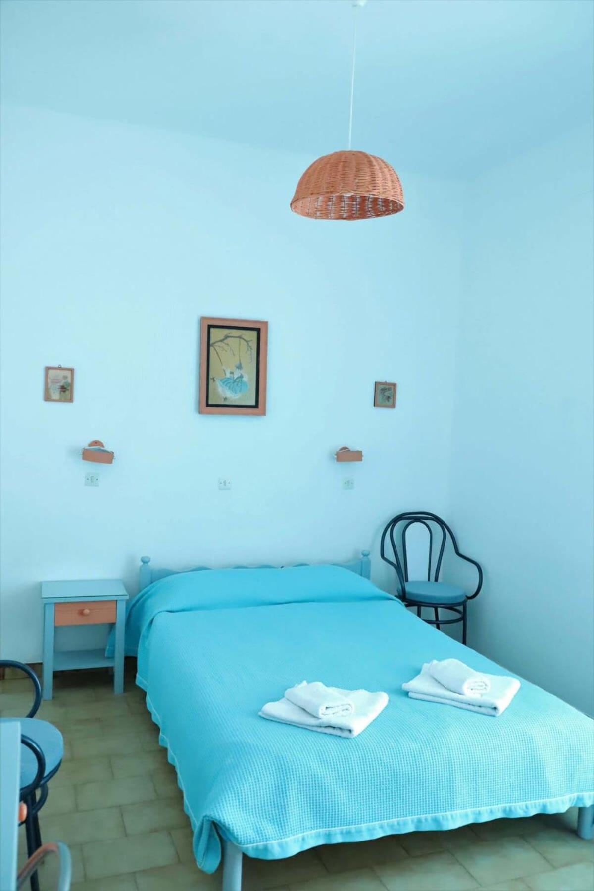 Santorini Seaside Retreat - Flora'S Summer Escape Períssa Extérieur photo