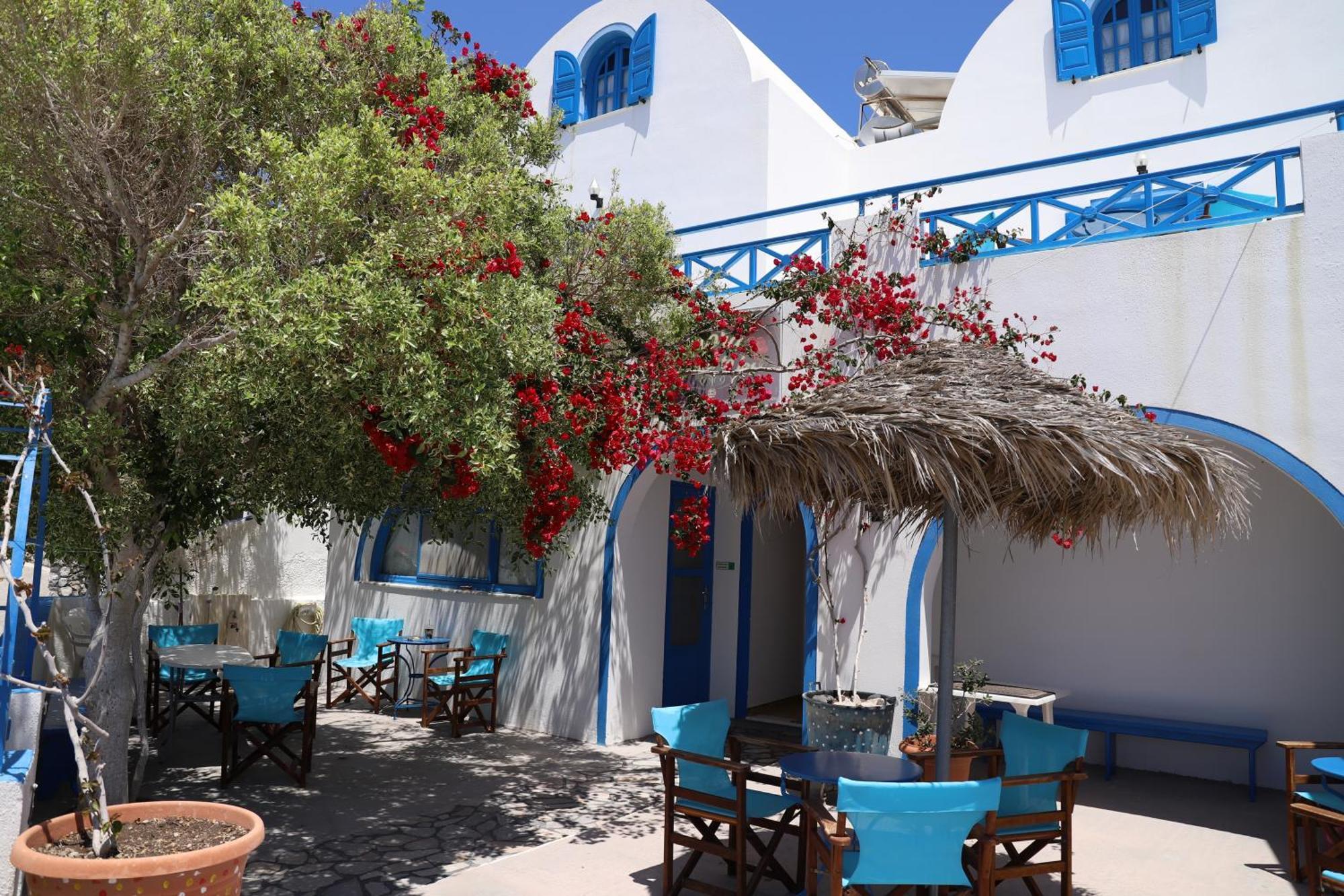 Santorini Seaside Retreat - Flora'S Summer Escape Períssa Extérieur photo