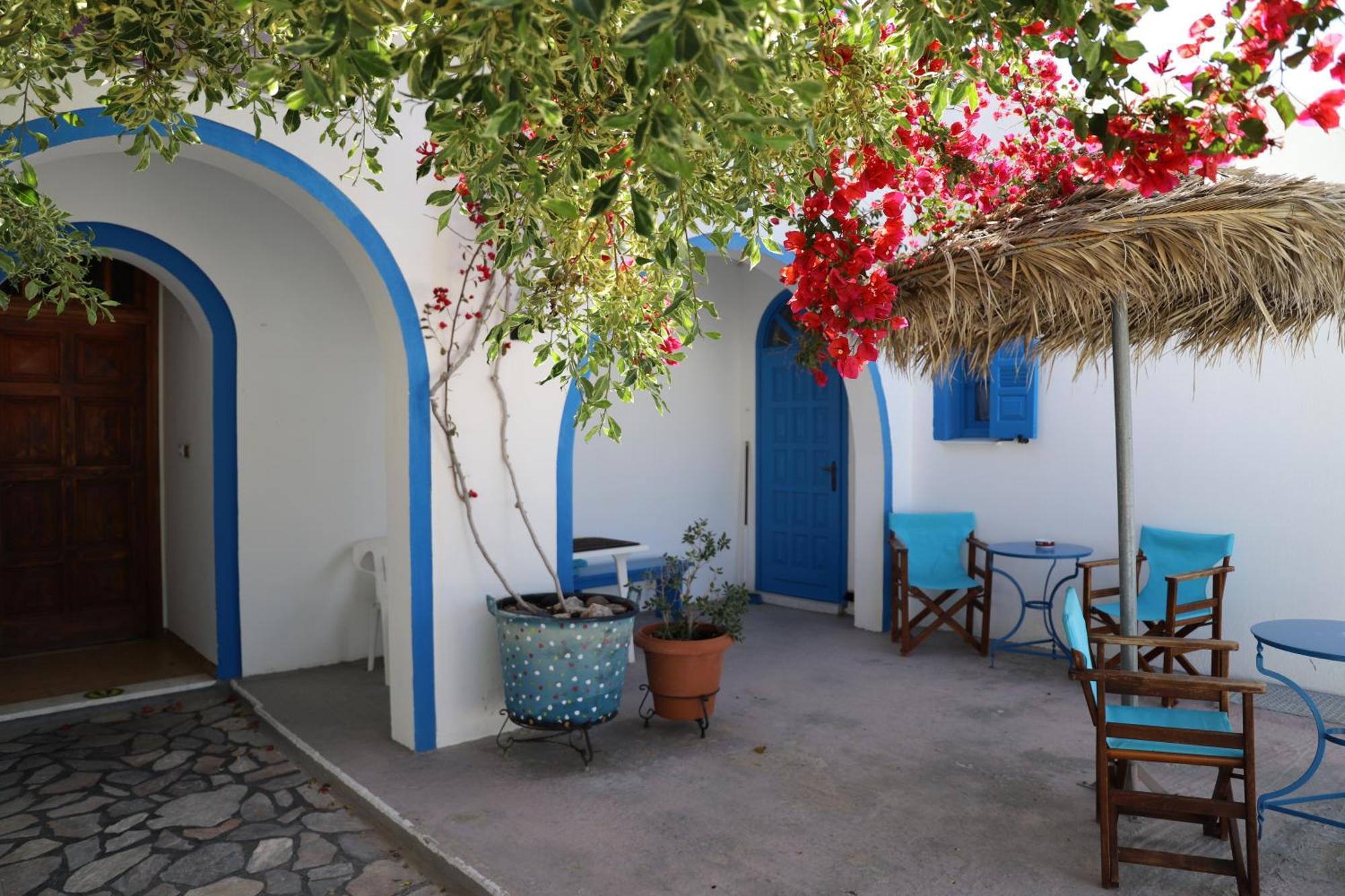 Santorini Seaside Retreat - Flora'S Summer Escape Períssa Extérieur photo